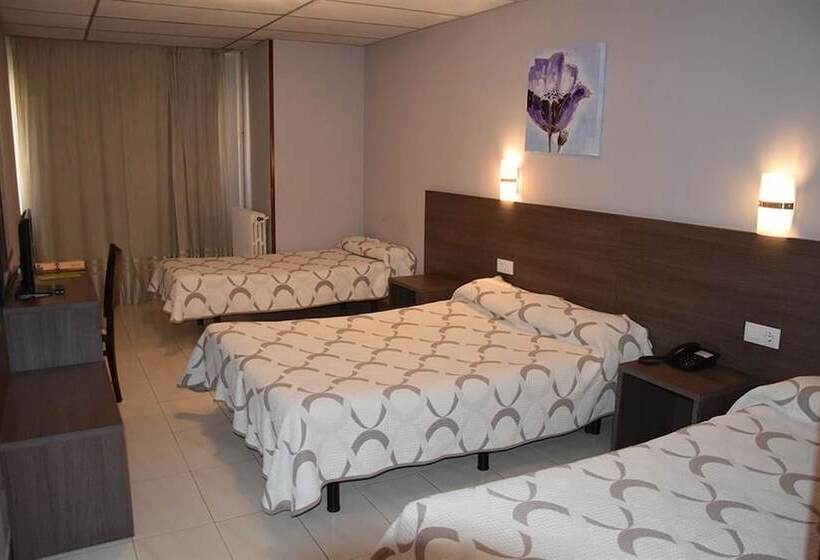 اتاق استاندارد سه نفره, Somriu Hotel City M28