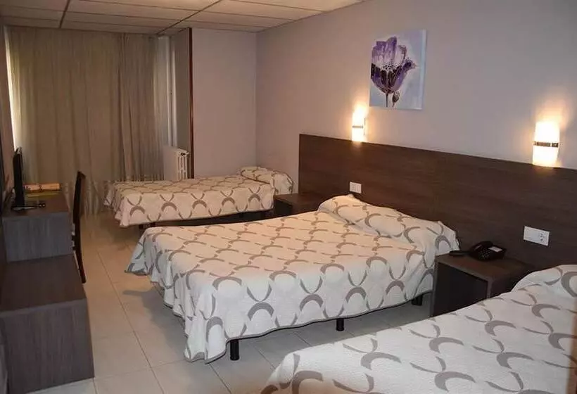 اتاق استاندارد سه نفره, Somriu Hotel City M28
