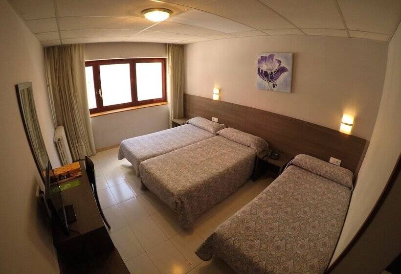 اتاق استاندارد سه نفره, Somriu Hotel City M28