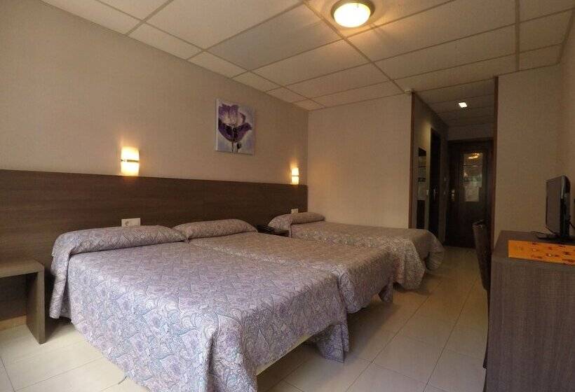 اتاق استاندارد سه نفره, Somriu Hotel City M28