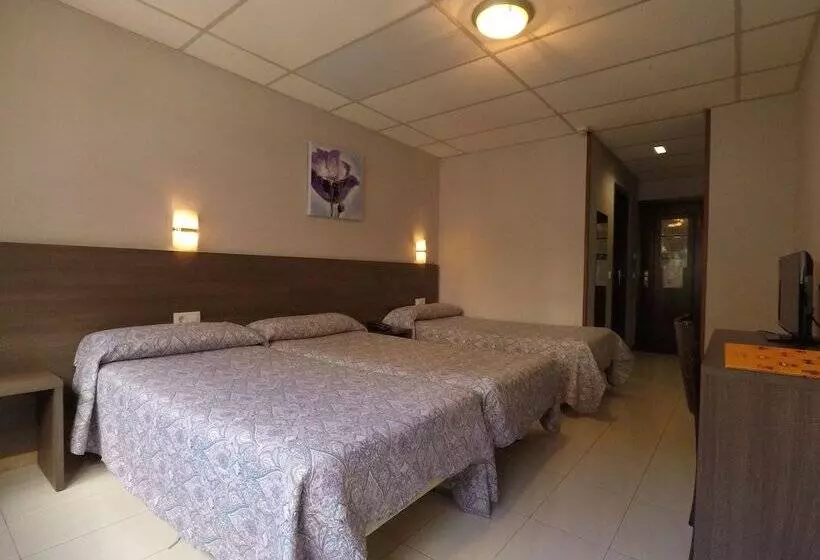 اتاق استاندارد سه نفره, Somriu Hotel City M28