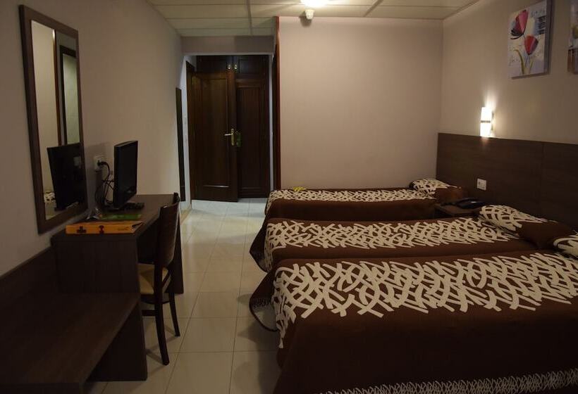 اتاق استاندارد سه نفره, Somriu Hotel City M28