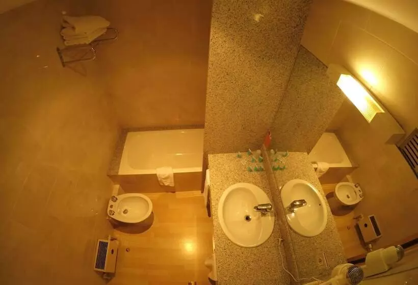 اتاق خانوادگی, Somriu Hotel City M28