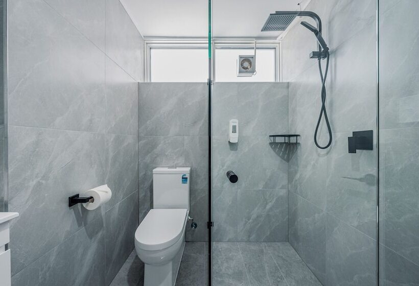 חדר משפחתי, The Select Inn Ryde