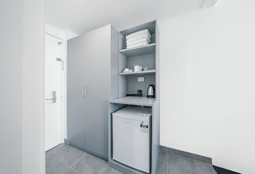 חדר משפחתי, The Select Inn Ryde