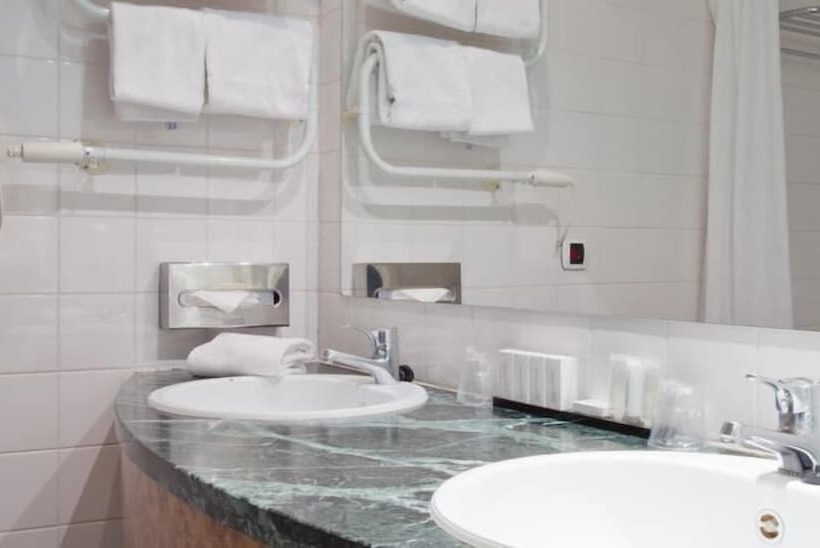 غرفة قياسية, Theater