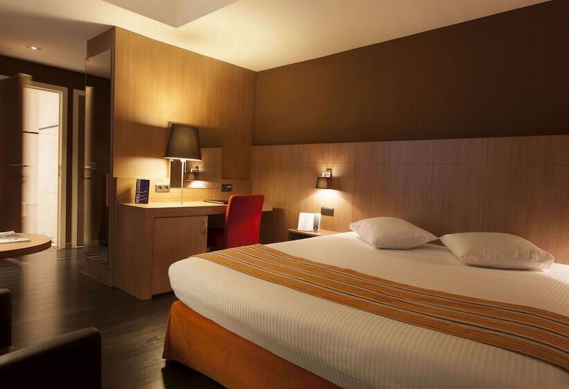 غرفة سوبيريور, Theater