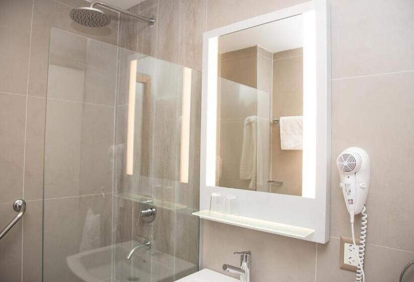 غرفة قياسية, Tres Reyes