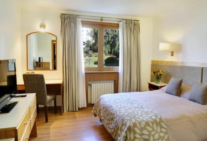 غرفة قياسية, Tres Reyes