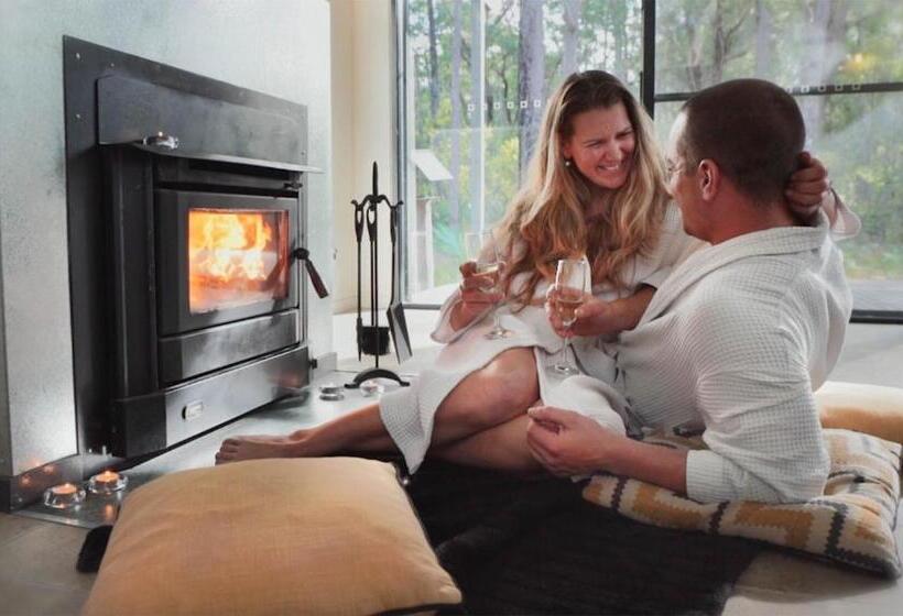 کلبه سوپریور, The Bower At Broulee