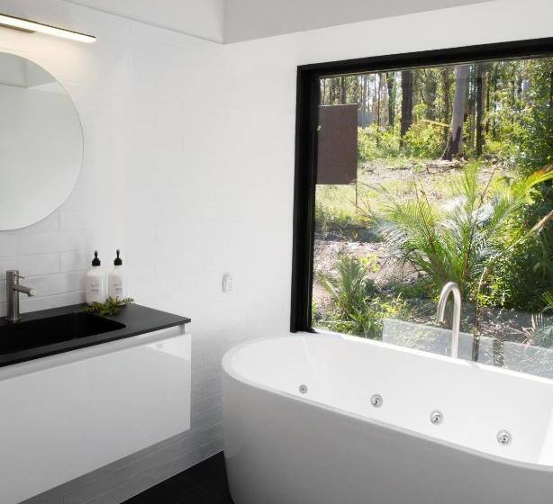 کلبه سوپریور, The Bower At Broulee