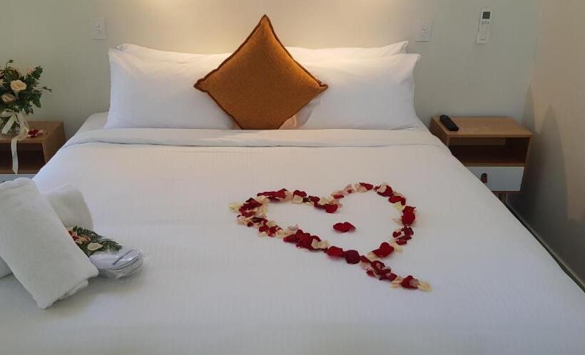 سوئیت با وان آب گرم, The Bower At Broulee