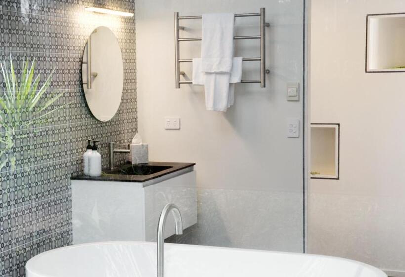 سوئیت با وان آب گرم, The Bower At Broulee