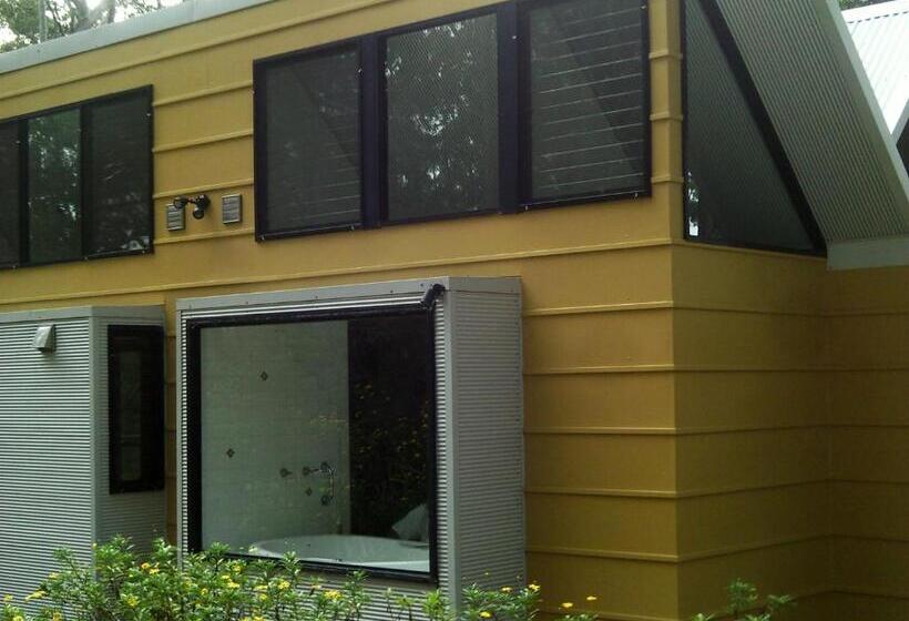 سوئیت با وان آب گرم, The Bower At Broulee