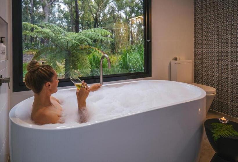 سوئیت با وان آب گرم, The Bower At Broulee