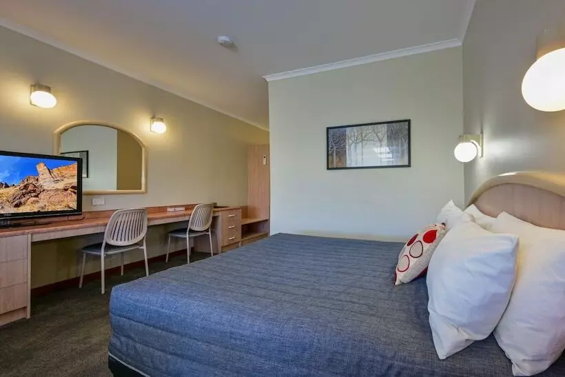 اتاق لوکس, Westland Hotel Motel
