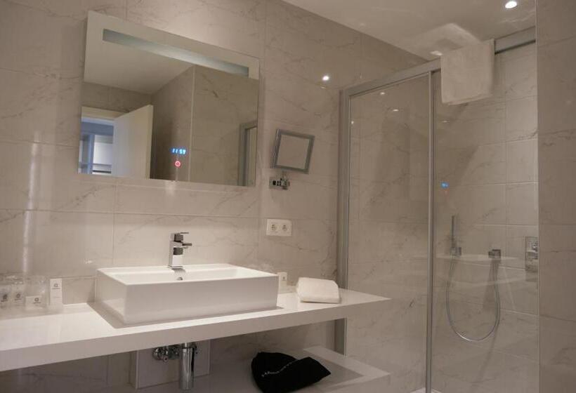 جناح جونيور مطلّ علي البحر, C Hotels Andromeda