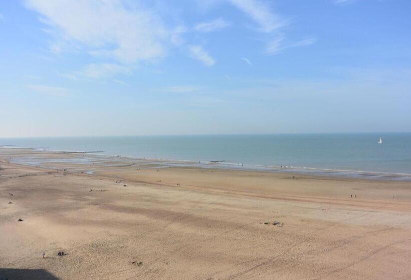 جناح جونيور مطلّ علي البحر, C Hotels Andromeda