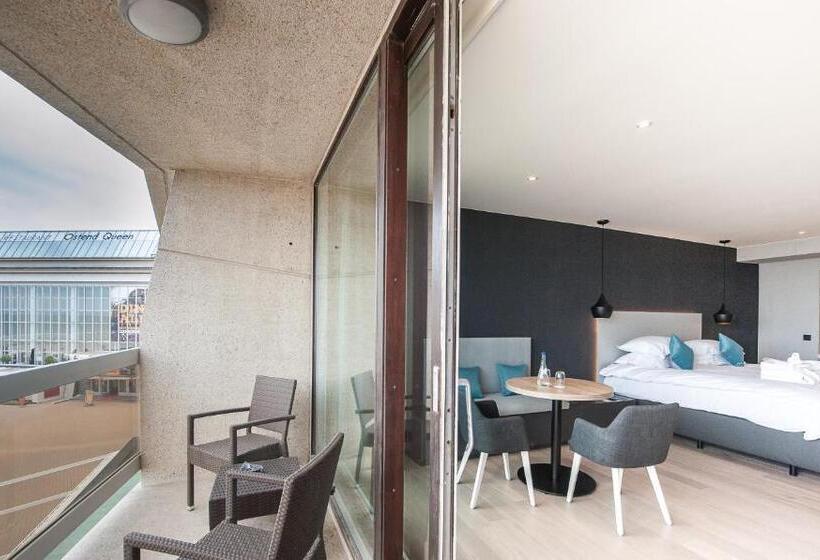 جناح جونيور مطلّ علي البحر, C Hotels Andromeda