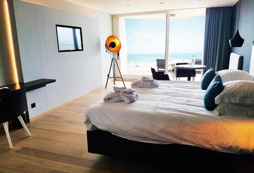 جناح جونيور مطلّ علي البحر, C Hotels Andromeda