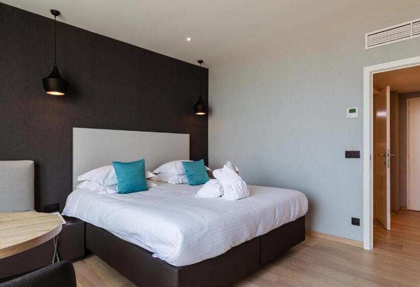 غرفة ديلوكس مطلّة علي البحر مزوَّدة بشُرفة, C Hotels Andromeda