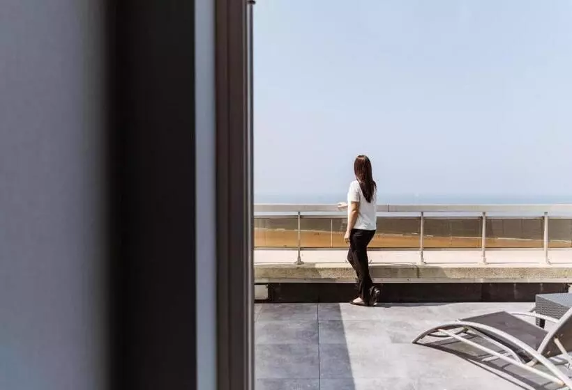 اتاق لوکس با بالکن و چشمانداز دریا, C Hotels Andromeda