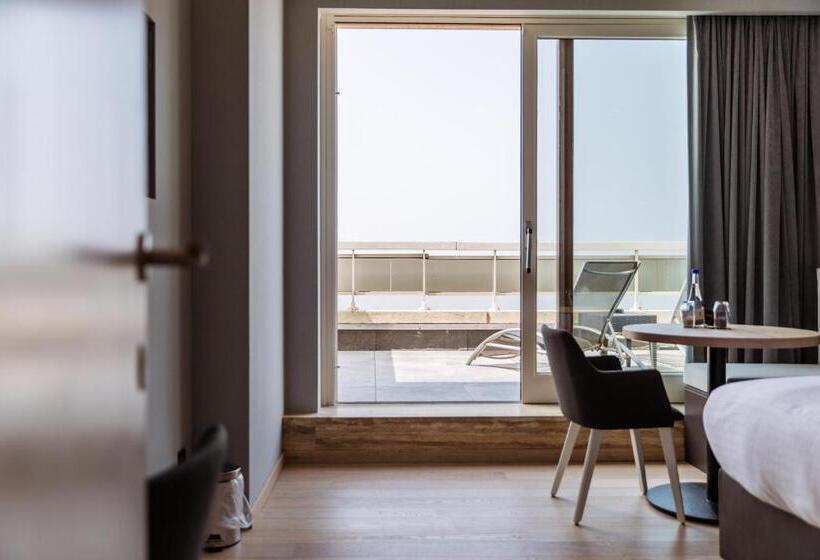 غرفة ديلوكس مطلّة علي البحر مزوَّدة بشُرفة, C Hotels Andromeda