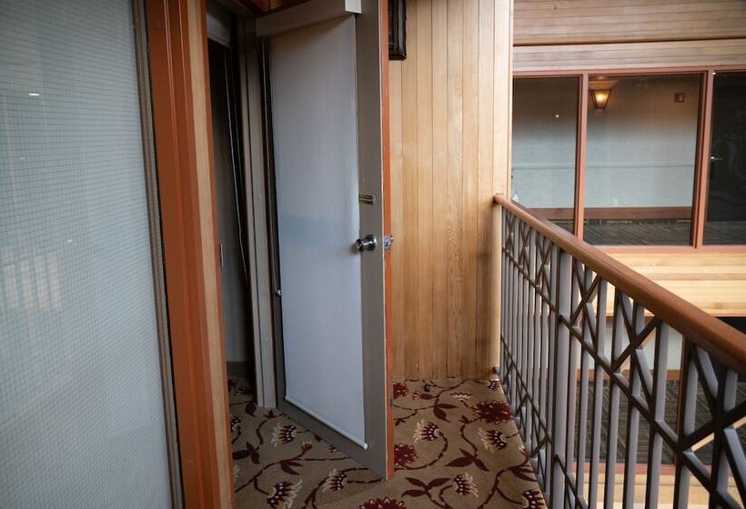キングサイズベッドのスタンダードルーム, Banff Ptarmigan Inn