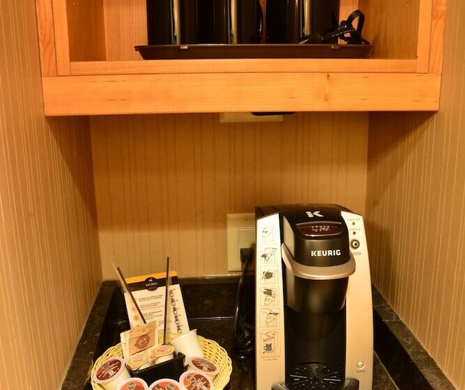 חדר סטנדרט עם מיטת קינג, Banff Ptarmigan Inn