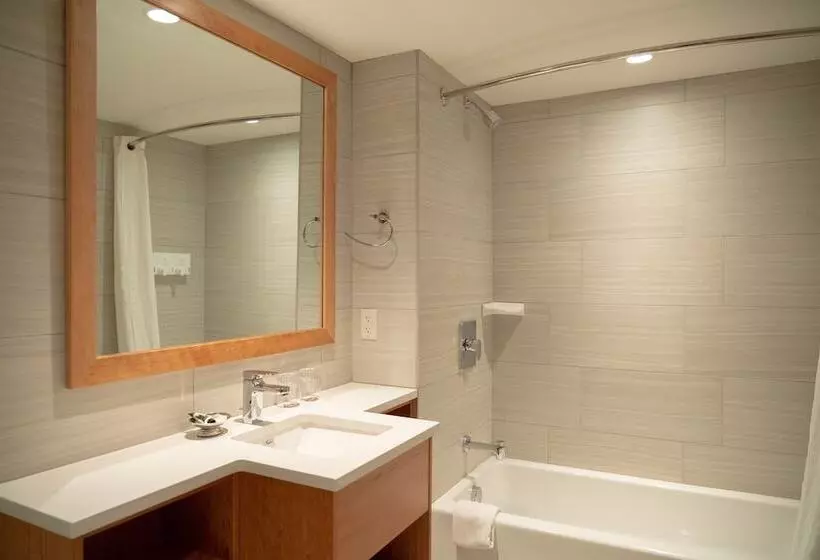 سوئیت با تخت بزرگ, Banff Ptarmigan Inn