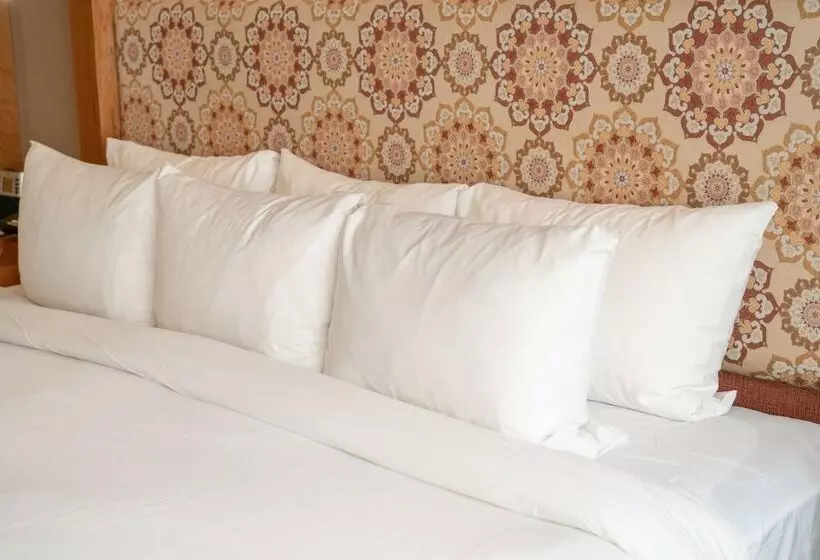 اتاق سوپریور با تخت بزرگ, Banff Ptarmigan Inn