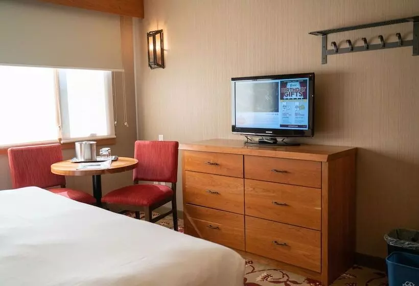 اتاق سوپریور با تخت بزرگ, Banff Ptarmigan Inn