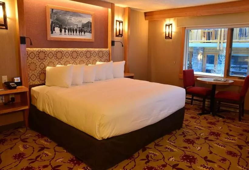 اتاق سوپریور با تخت بزرگ, Banff Ptarmigan Inn