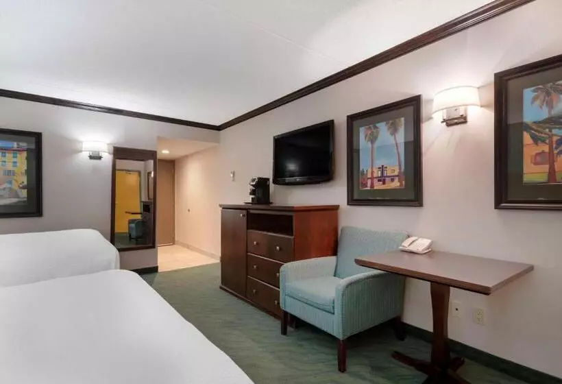 اتاق استاندارد با چشم‌انداز استخر, Best Western Plus Port Ocall