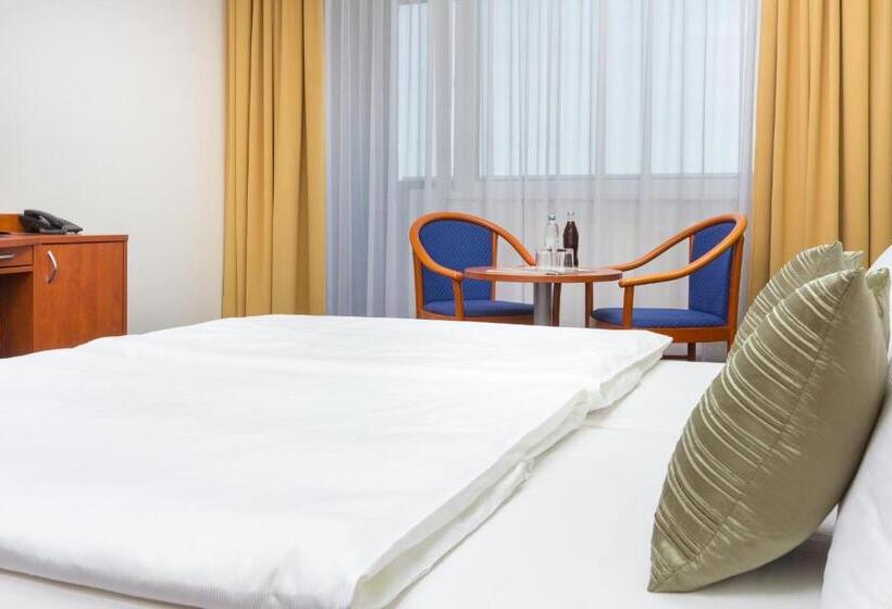 اتاق خانوادگی, Bratislava