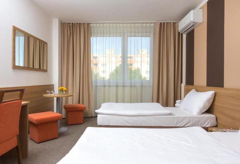 اتاق خانوادگی, Bratislava