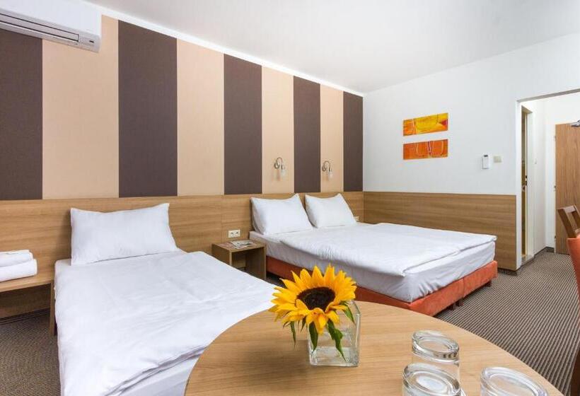 اتاق خانوادگی, Bratislava