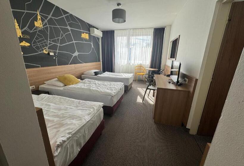 اتاق خانوادگی, Bratislava