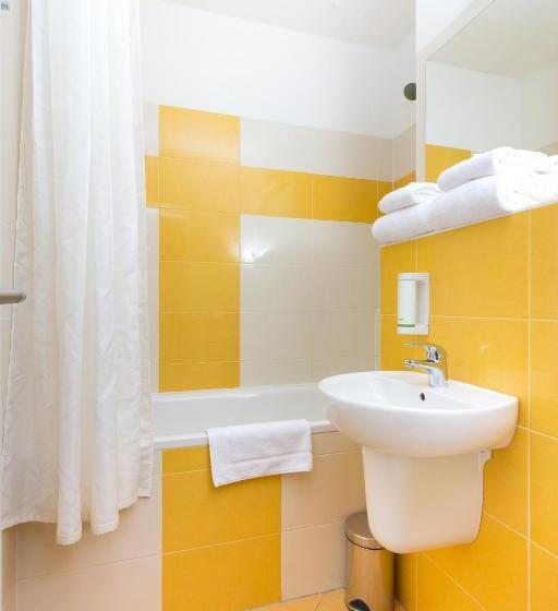 اتاق استاندارد سه نفره, Bratislava