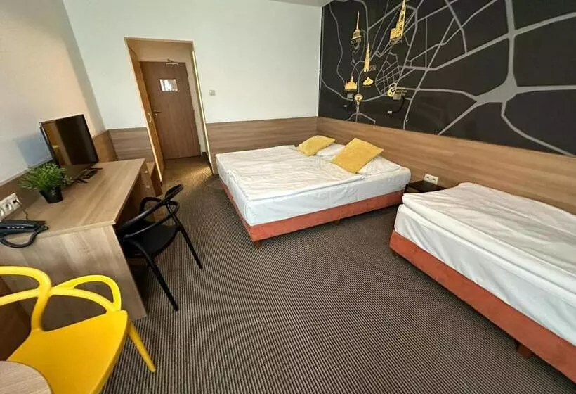 اتاق استاندارد سه نفره, Bratislava