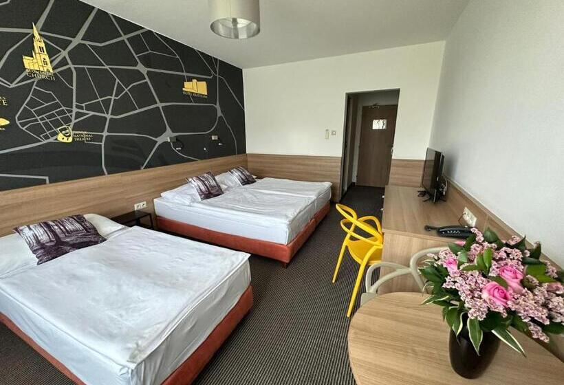 اتاق استاندارد سه نفره, Bratislava