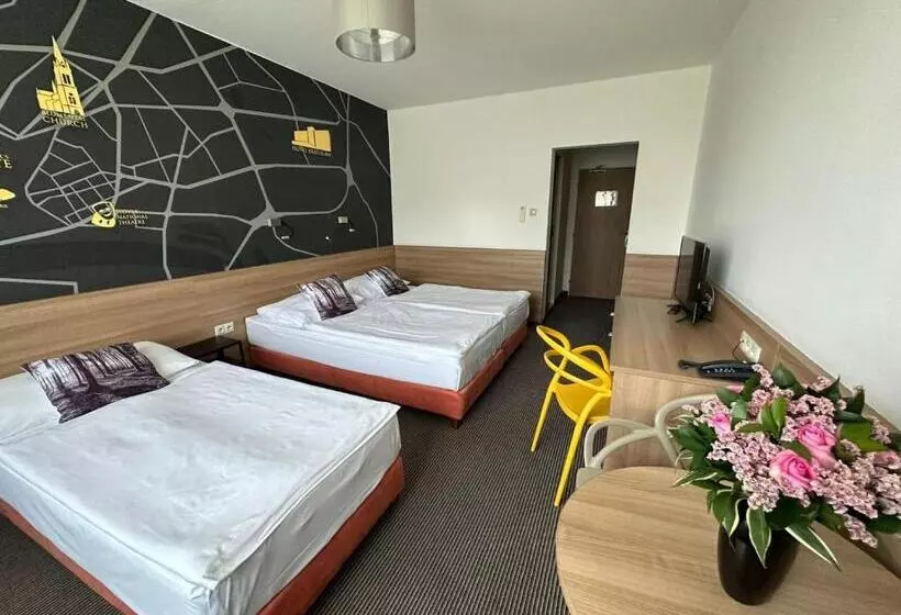اتاق استاندارد سه نفره, Bratislava