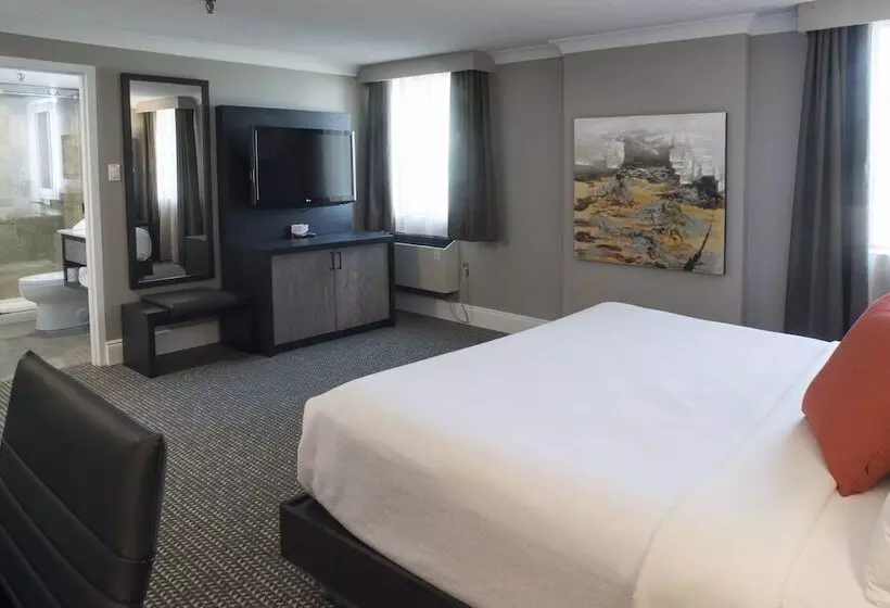 Premium room with river view, Crowne Plaza Fredericton Lord Beaverbrook By Ihg