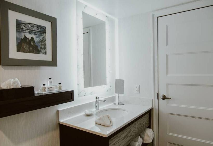 스탠다드 룸, Crowne Plaza Fredericton Lord Beaverbrook, An Ihg