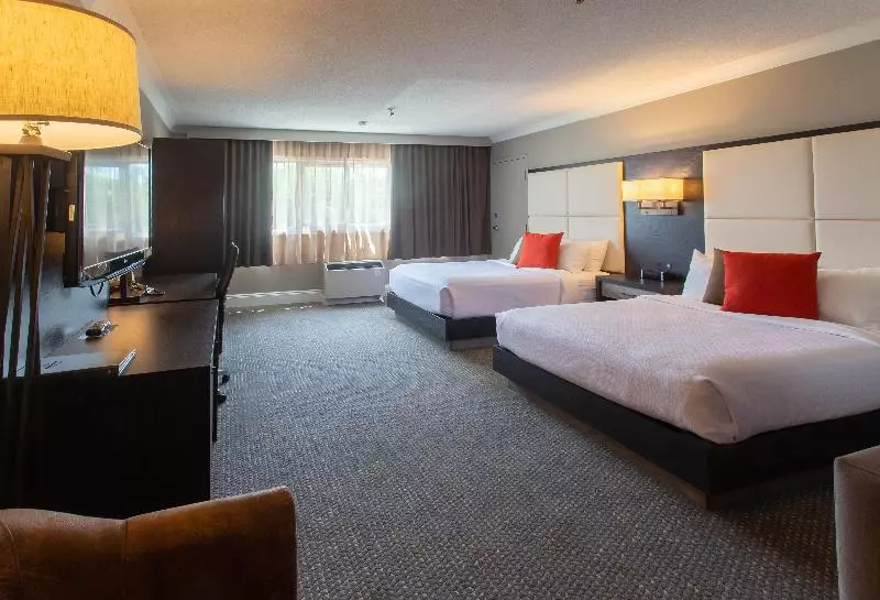 اتاق استاندارد با تخت دو نفره بزرگ, Crowne Plaza Fredericton Lord Beaverbrook, An Ihg