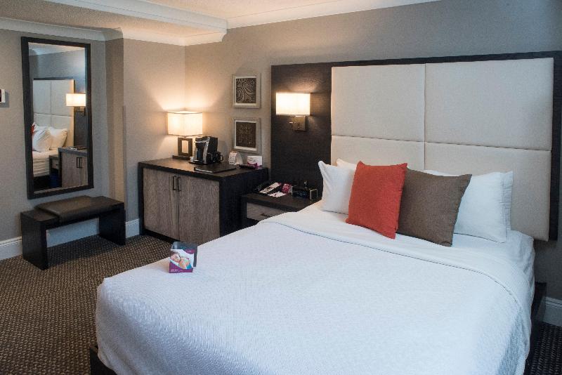 스탠다드 룸 퀸사이즈 침대, Crowne Plaza Fredericton Lord Beaverbrook, An Ihg