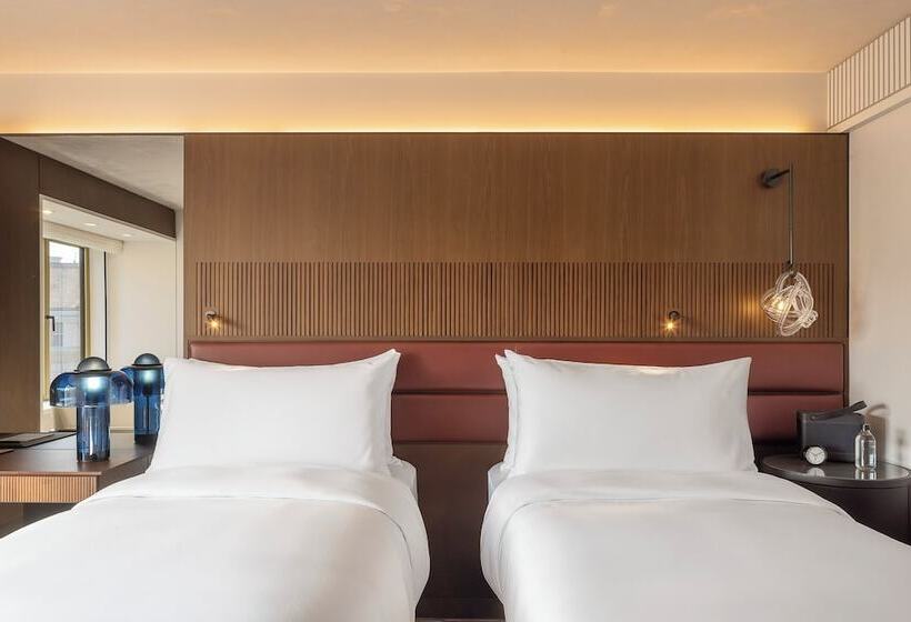 اتاق استاندارد با چشمانداز رودخانه, Fairmont Golden Prague