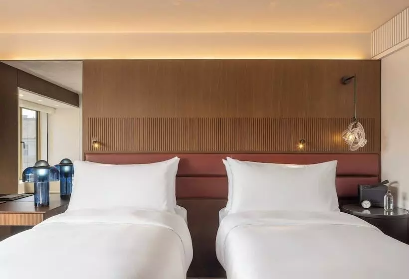اتاق استاندارد با چشم‌انداز رودخانه, Fairmont Golden Prague