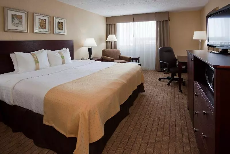 キングサイズベッドのエクゼクティブルーム, Holiday Inn Burlington Hotel & Conference Centre, An Ihg