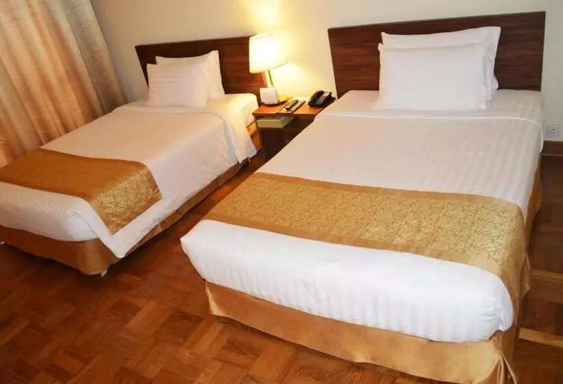 اتاق سوپریور, Inya Lake Hotel Yangon